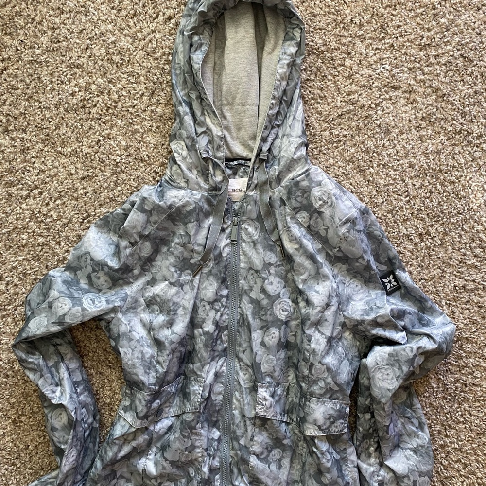 BCBG GENERATION Gray Floral Hooded Jacket